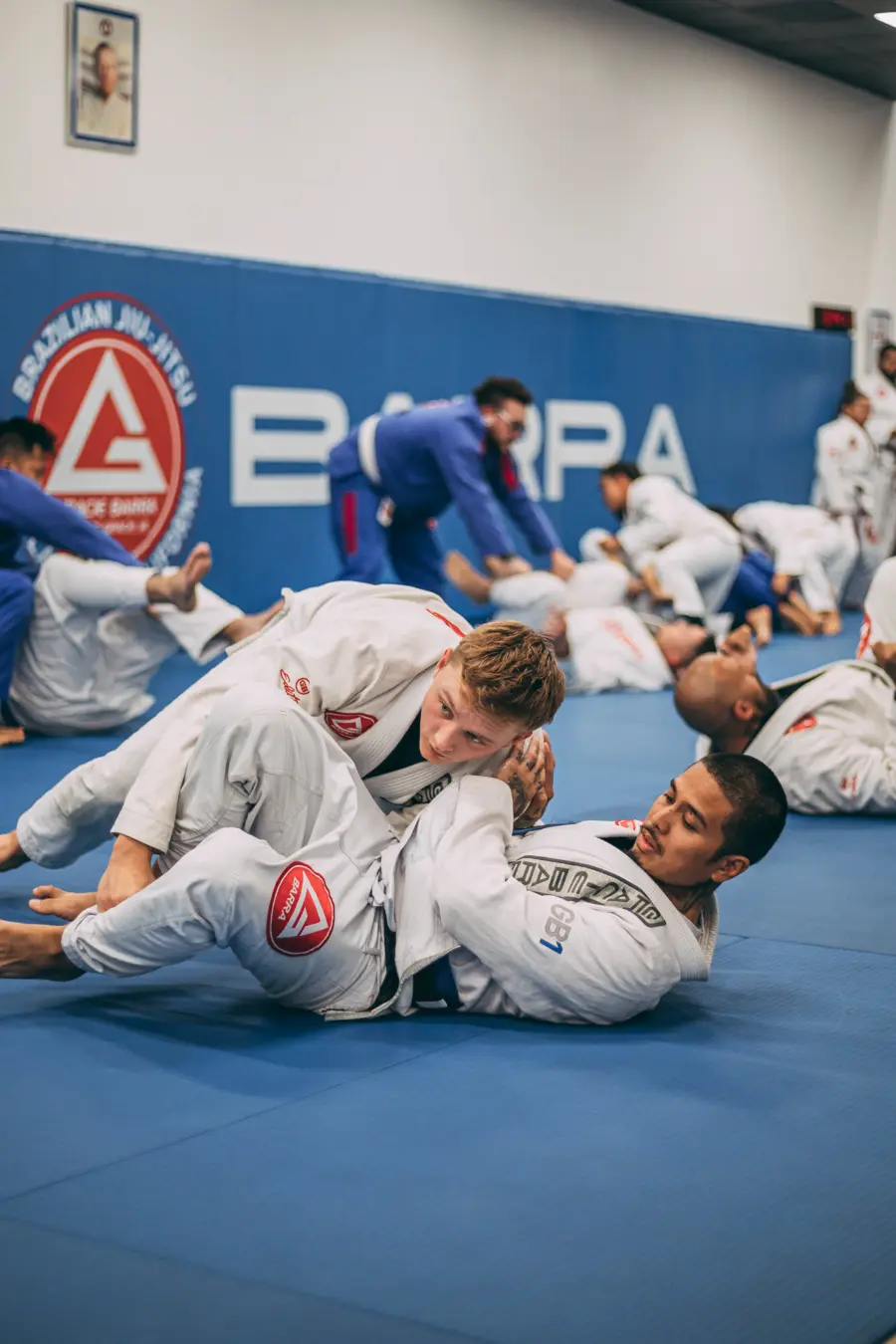 Alunos em treinamento avançado no programa GB3 da Gracie Barra Pituba