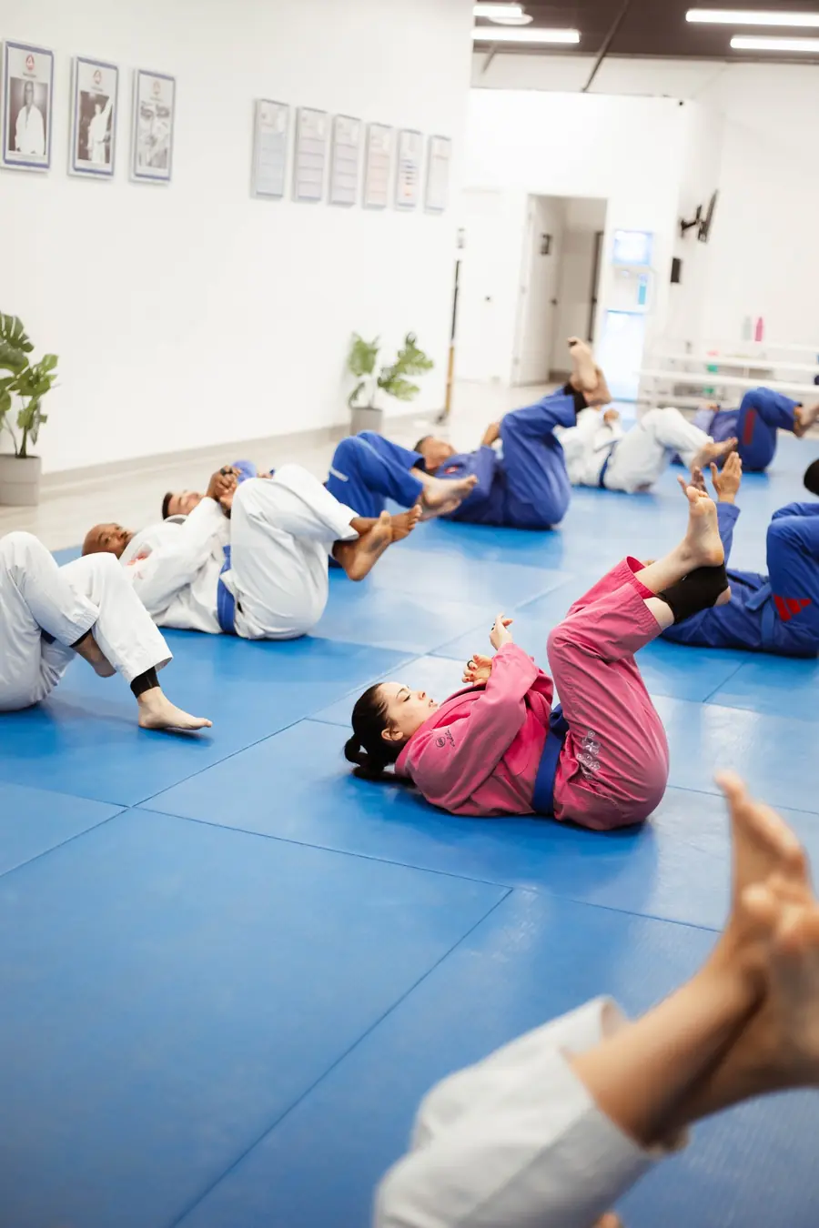 Mulheres durante o treino do programa feminino GBF da Gracie Barra Pituba